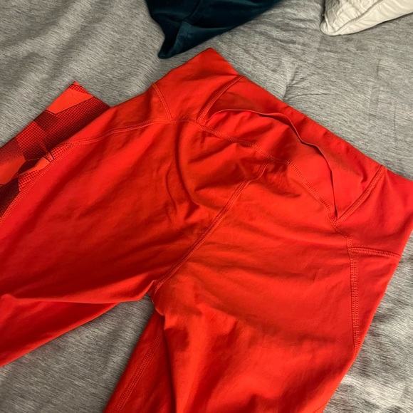 Under Armour orange/red geometric training leggings size M - Picture 3 of 3